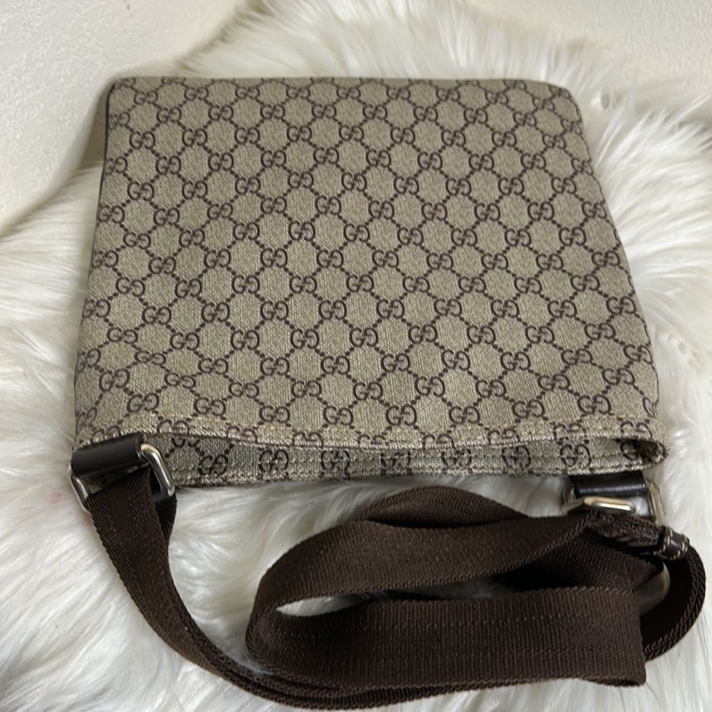 💯Authentic Gucci Crossbody Flat Messenger Bag🍀 - Picture 5 of 15
